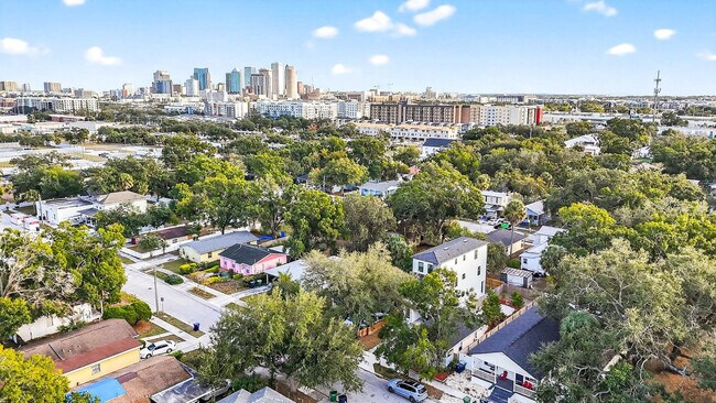 Building Photo - 1734 W Cherry St