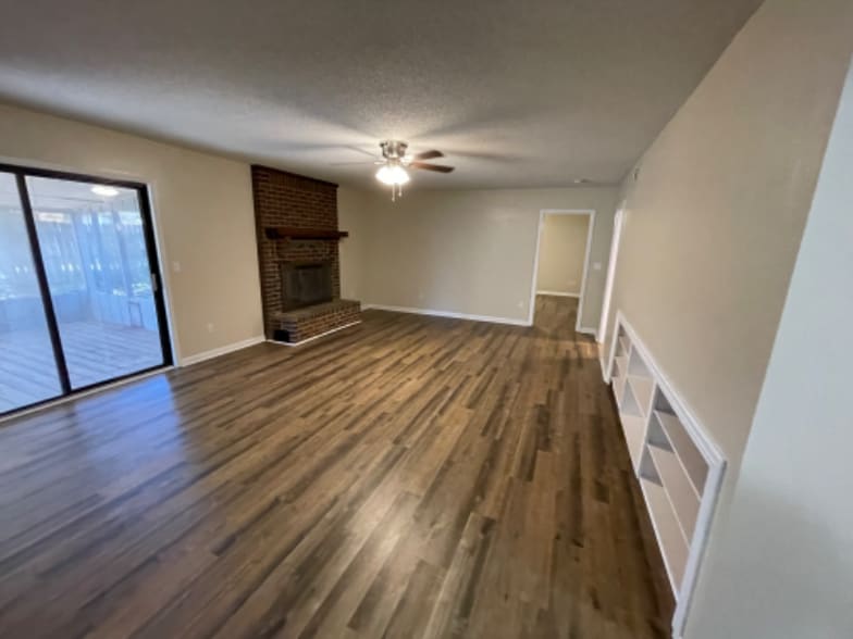 Building Photo - 85 7th St