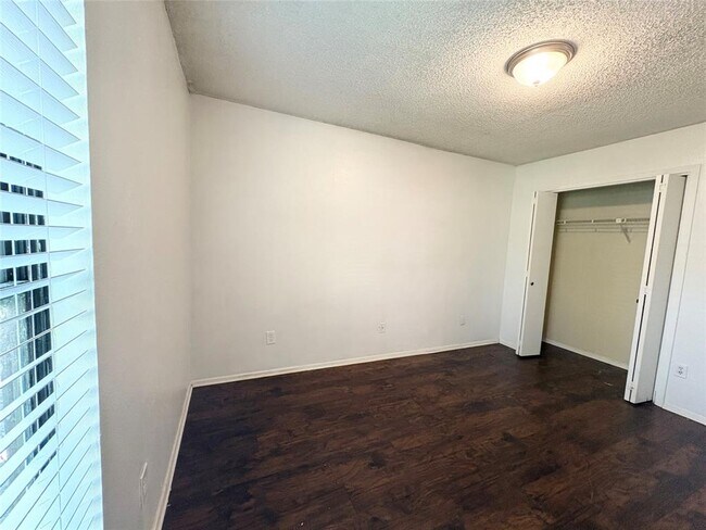 Building Photo - 10616 Mellow Meadow Dr