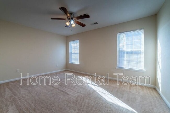 Building Photo - 37 Twin Oaks Pl