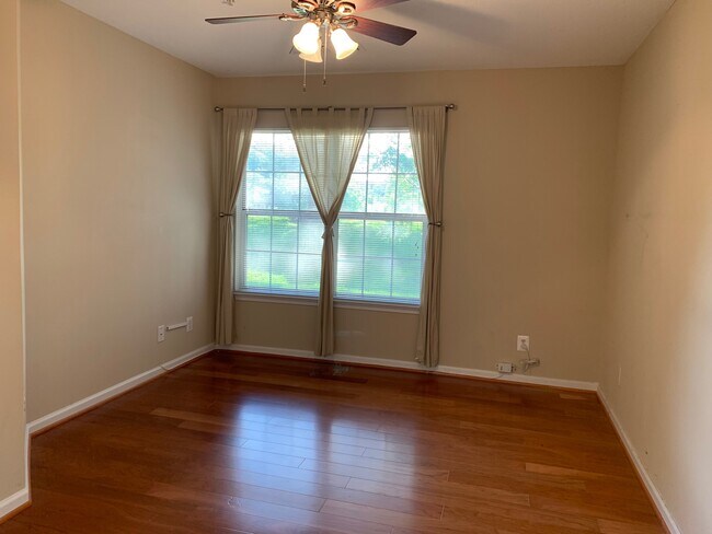 Building Photo - 20303 Beechwood Ter