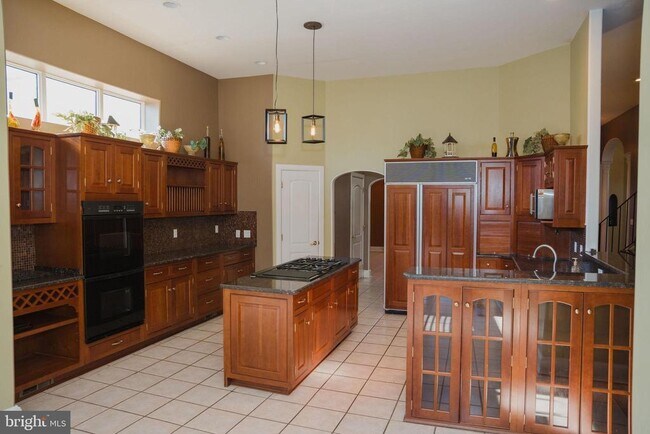 Building Photo - 6902 Tower of London Dr