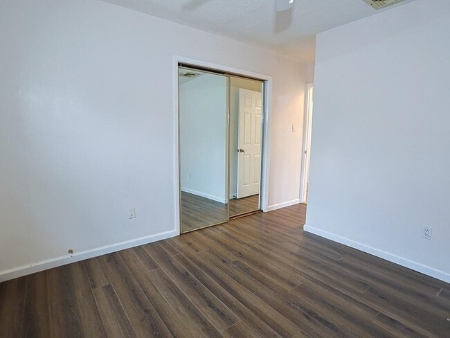 Building Photo - 1037 Ridgebury Rd