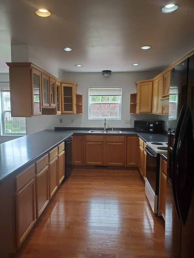 Kitchen 5' x 17'6" - 411 Lindale St