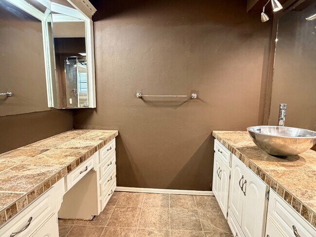 Building Photo - 6612 Crow Cir