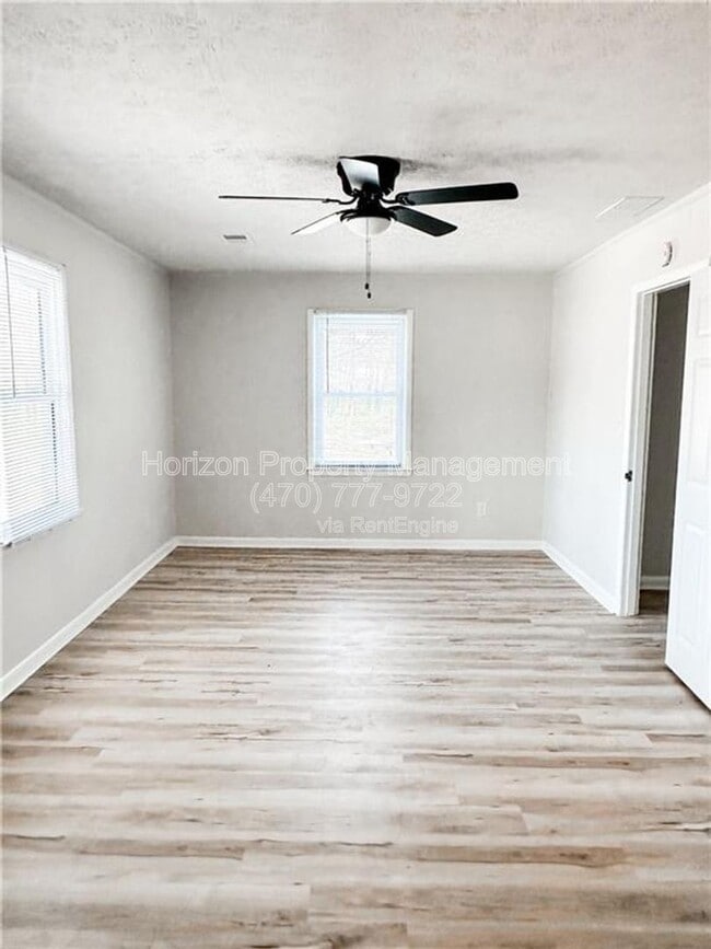 Building Photo - 6132 Lynne Cir SW