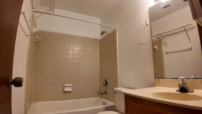 Building Photo - Freshly Remodeled 3 BR 2 BA Townhome Located Minutes From Doak Campbell Stadium!