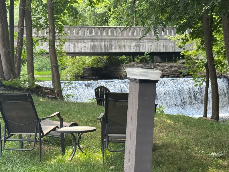 Building Photo - 3 Cook St