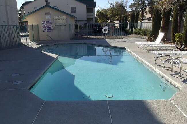 Building Photo - 5211 S Lindell Rd