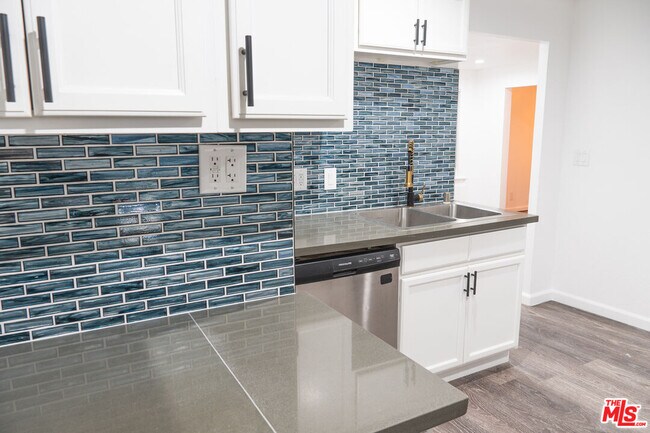Building Photo - 346 Laveta Terrace