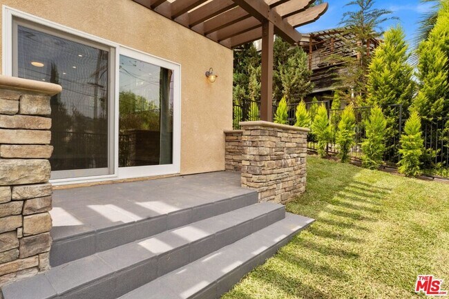 Building Photo - 1630 Bridgeport Dr