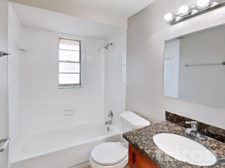 Building Photo - 16137 Ravendale Dr