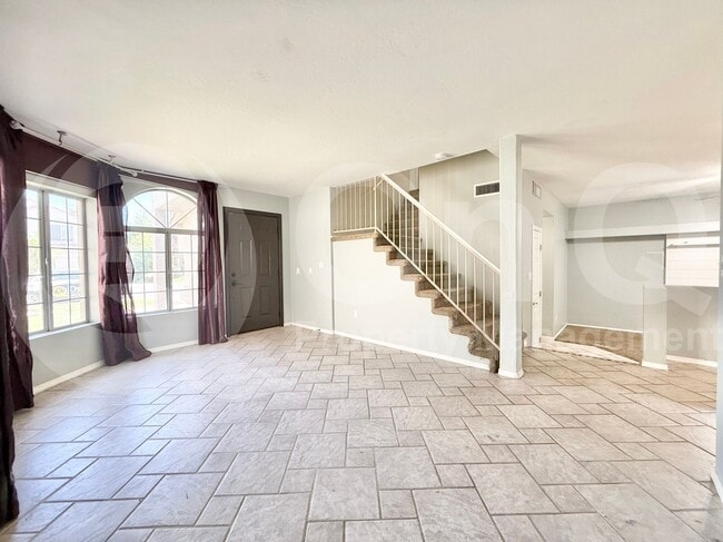Building Photo - 1242 W Glenmere Dr