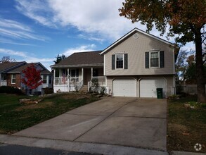 Building Photo - Beautiful 3 Bedroom Home in Lee’s Summit