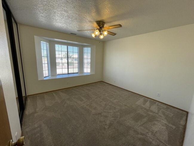 Building Photo - 14625 Live Oak St