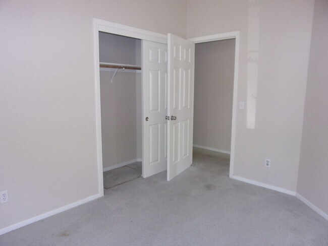 Building Photo - 1609 Paseo Flores Dr