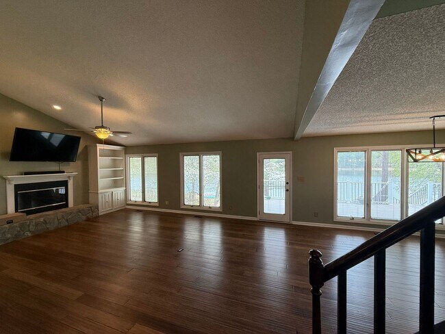 Building Photo - Carolina Lakes