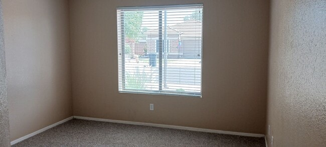 Building Photo - Warm, Inviting 3 Bed / 2 Bath Home in Surp...