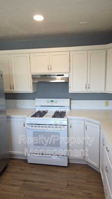 Building Photo - 33361 Gisborne St