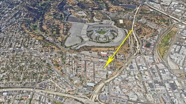 Building Photo - 911 W College St