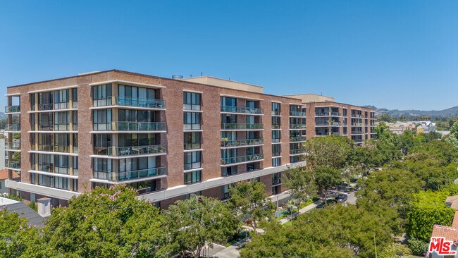 Building Photo - 211 S Spalding Dr