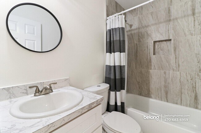 Building Photo - 839 Commodore Dr NW