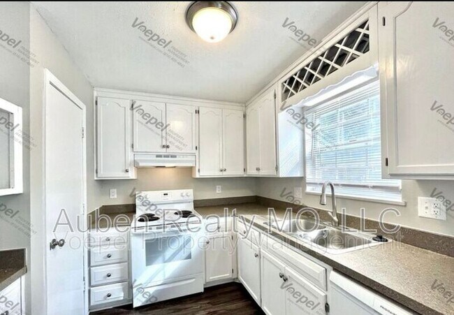 Building Photo - 10113 E 67th St
