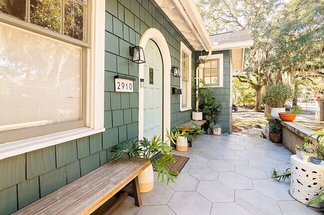 Building Photo - Bull St Bungalow