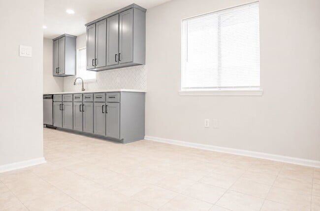 Building Photo - 12035 Barrett Brae Dr