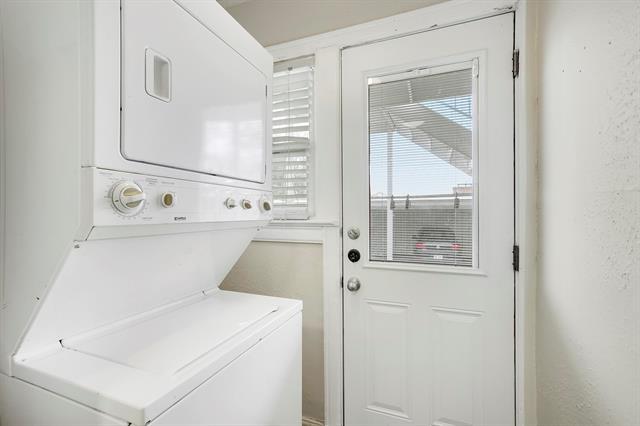 Building Photo - 5924 La Vista Dr