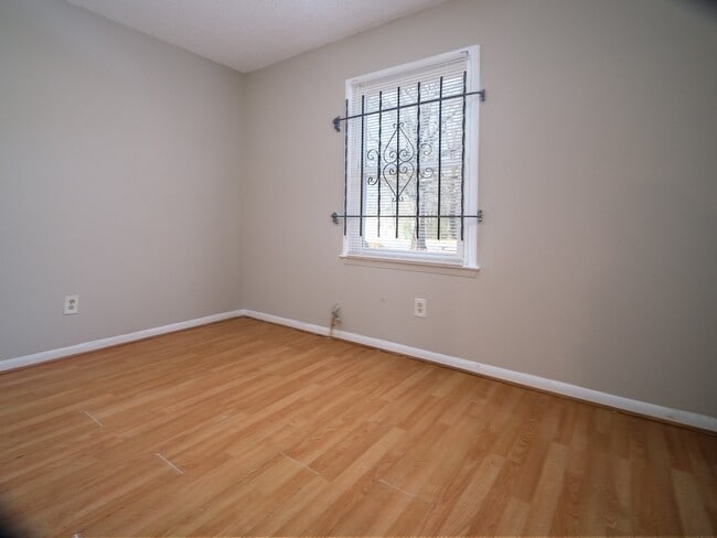 Building Photo - 2609 Eastway Dr