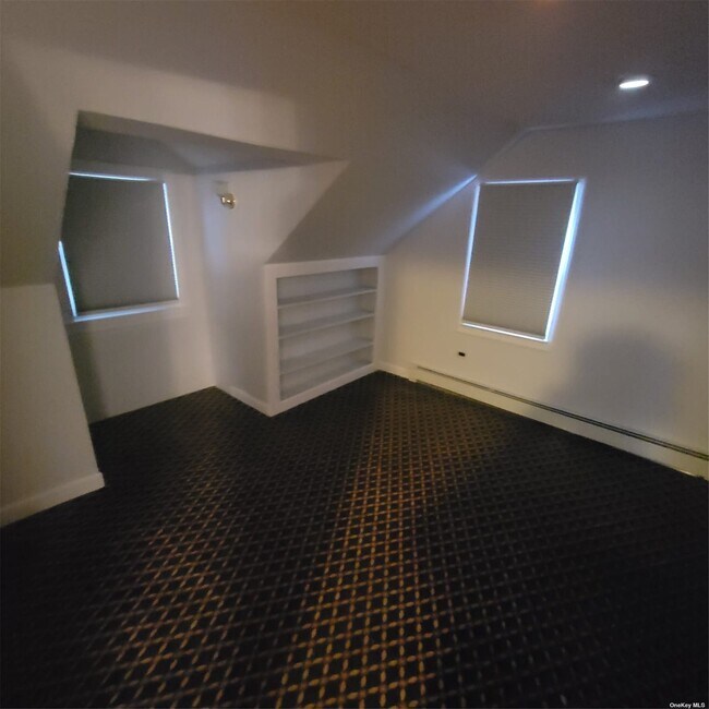 Building Photo - 619 Willis St