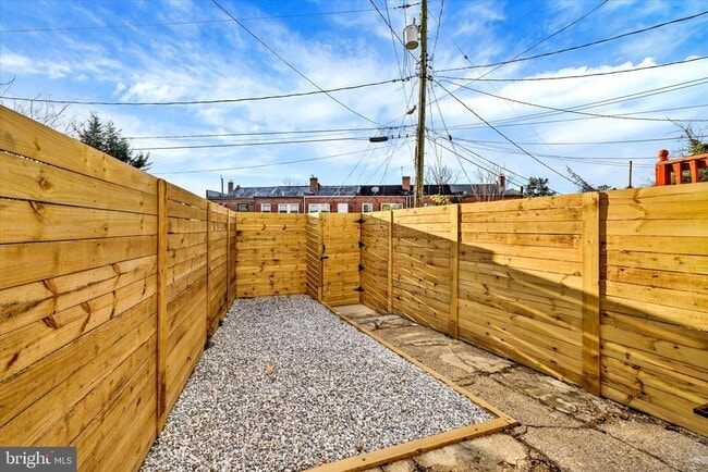 Building Photo - 33 S Morley St