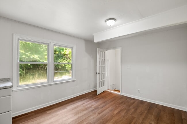 Building Photo - 27 Bethune Ct