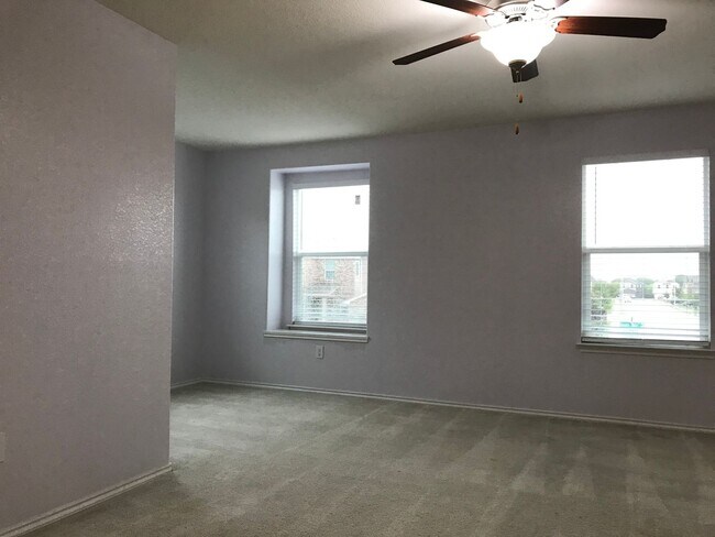 Building Photo - Great Location, Great Price