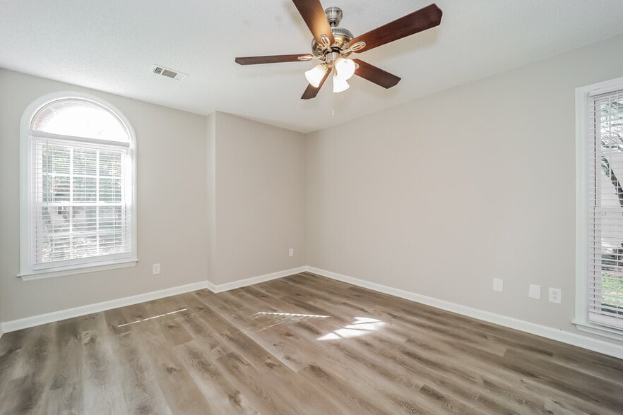 Building Photo - 2712 Horseshoe Creek Dr