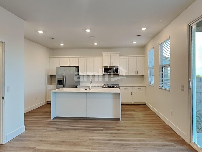 Building Photo - 7445 Keller Ln
