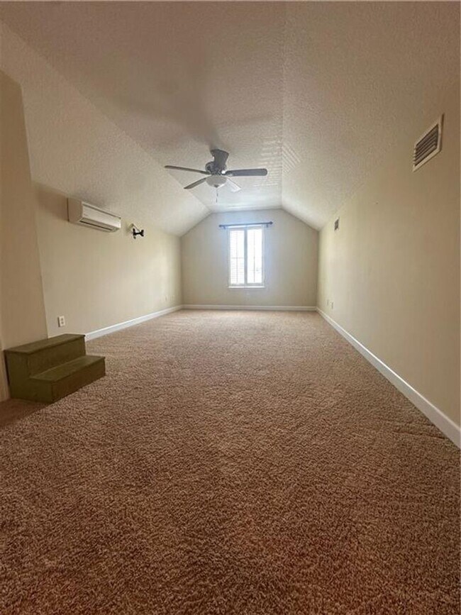 Building Photo - 235 Wellington Pl