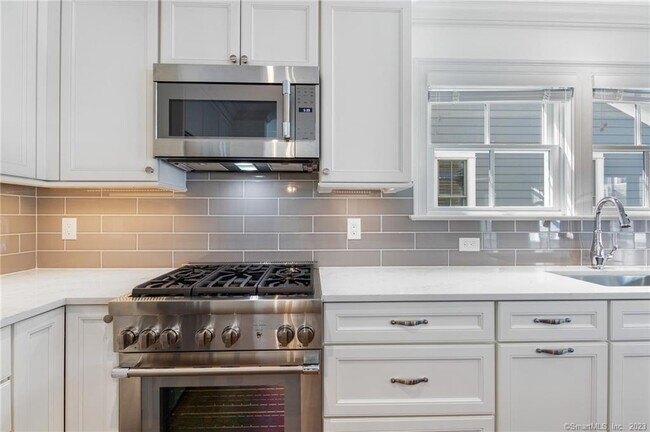 Building Photo - 75 Strickland Rd