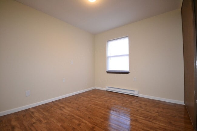 Building Photo - Longton Apartments