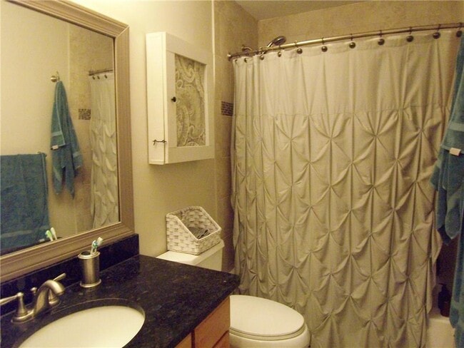 Building Photo - 125 King St