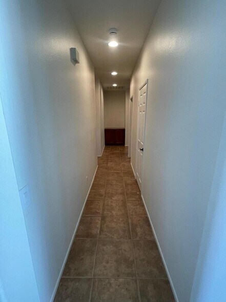 Building Photo - 80085 Peak Forest Dr