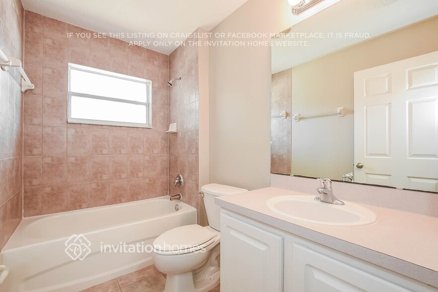 Building Photo - 11609 Lake Dr