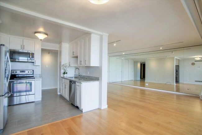 Building Photo - 2200 Pacific Ave