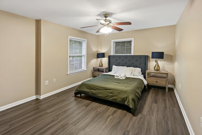 Building Photo - 9 S Walter Reed Dr