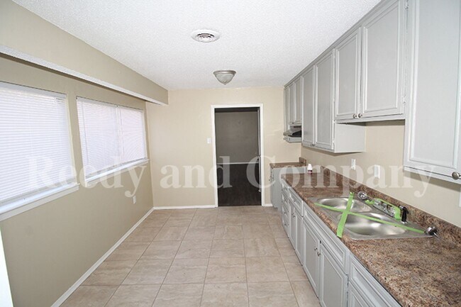 Building Photo - 5158 Breckenwood Dr