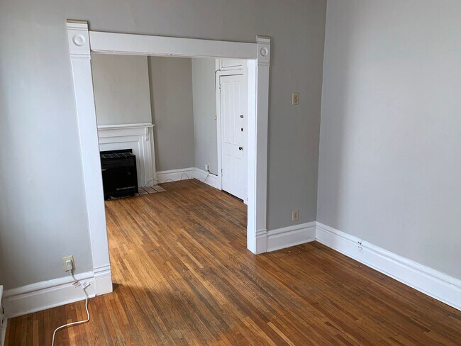 Building Photo - 248 1/2 W 5th Ave