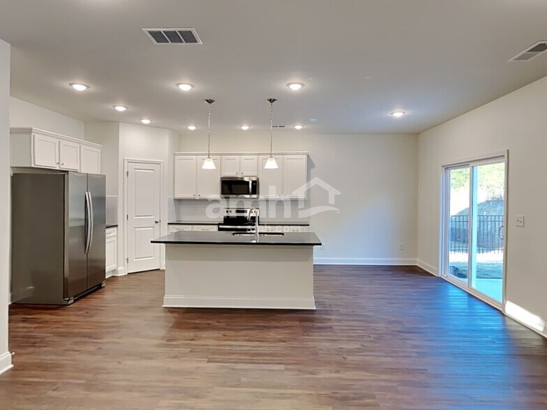 Building Photo - 30 Pecan Dr