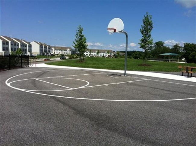 Building Photo - Spacious 3 Bedroom, 2.5 Bath Townhome in Spring Grove School District!