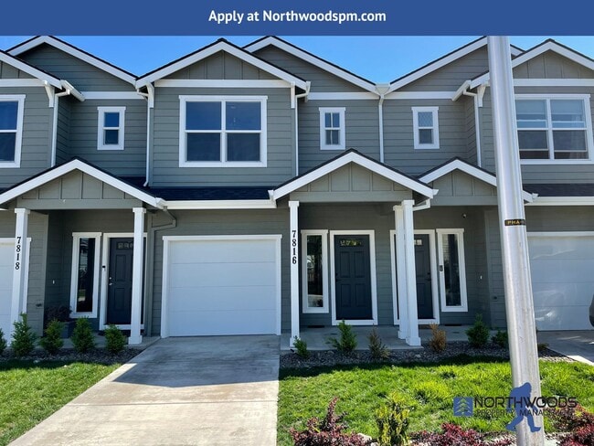 Gorgeous 2 Bedroom 2.5 Bath Townhome in White City - Gorgeous 2 Bedroom 2.5 Bath Townhome  in White City